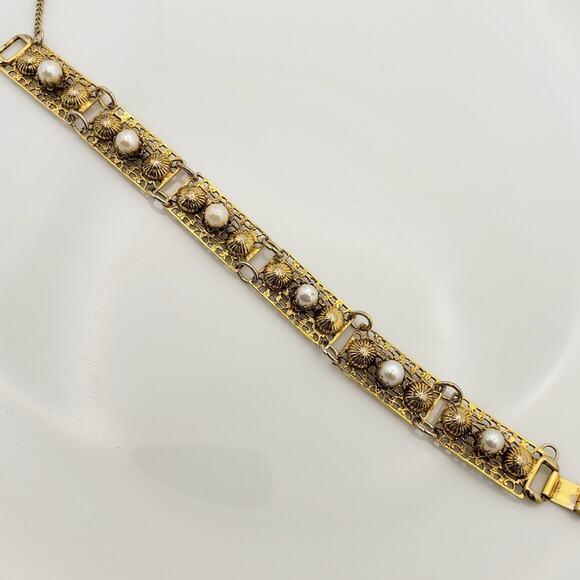 Pretty Seashell and Pearl Gold Filligree Chain Link Bracelet - Picture 4 of 7